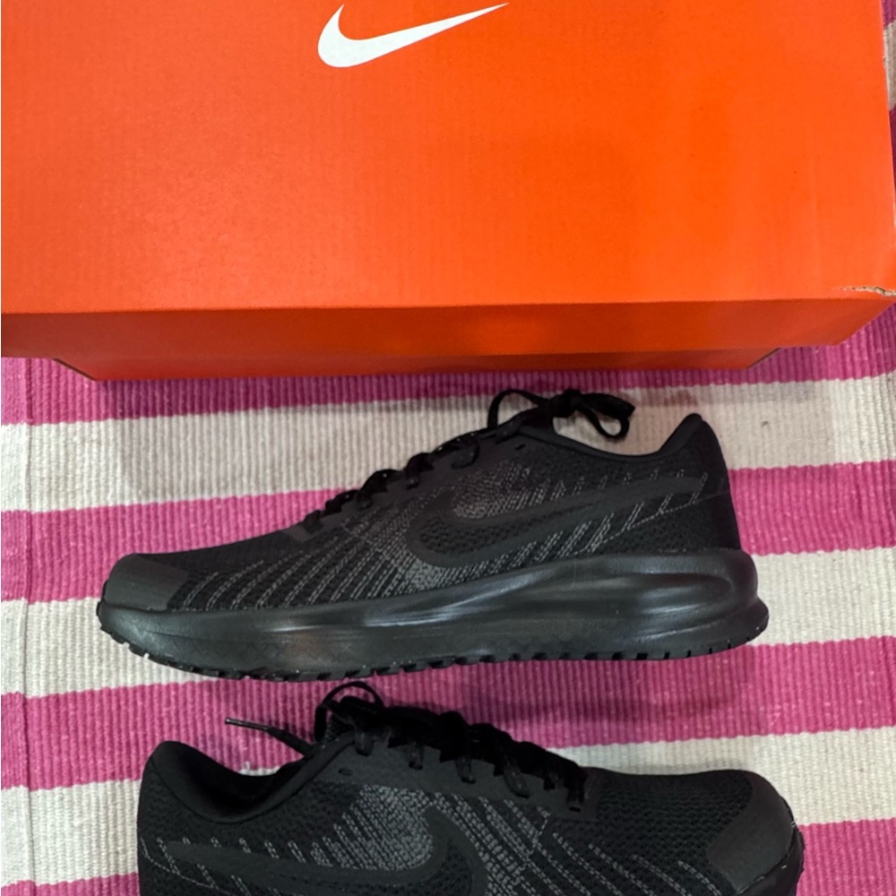 Nike Men's Black Athletic Shoes